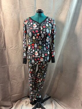 41-Women’s Black Holiday Print Pajama Set with Festive Snowman and Tree Motifs